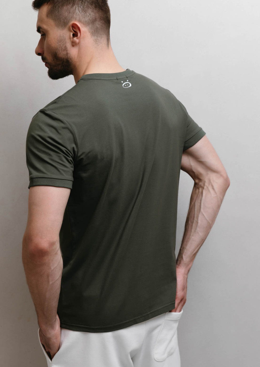 Khaki men's T-shirt with details on the sleeves